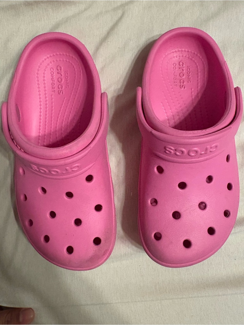 CROCS Kids Classic Clog in Bright Pink